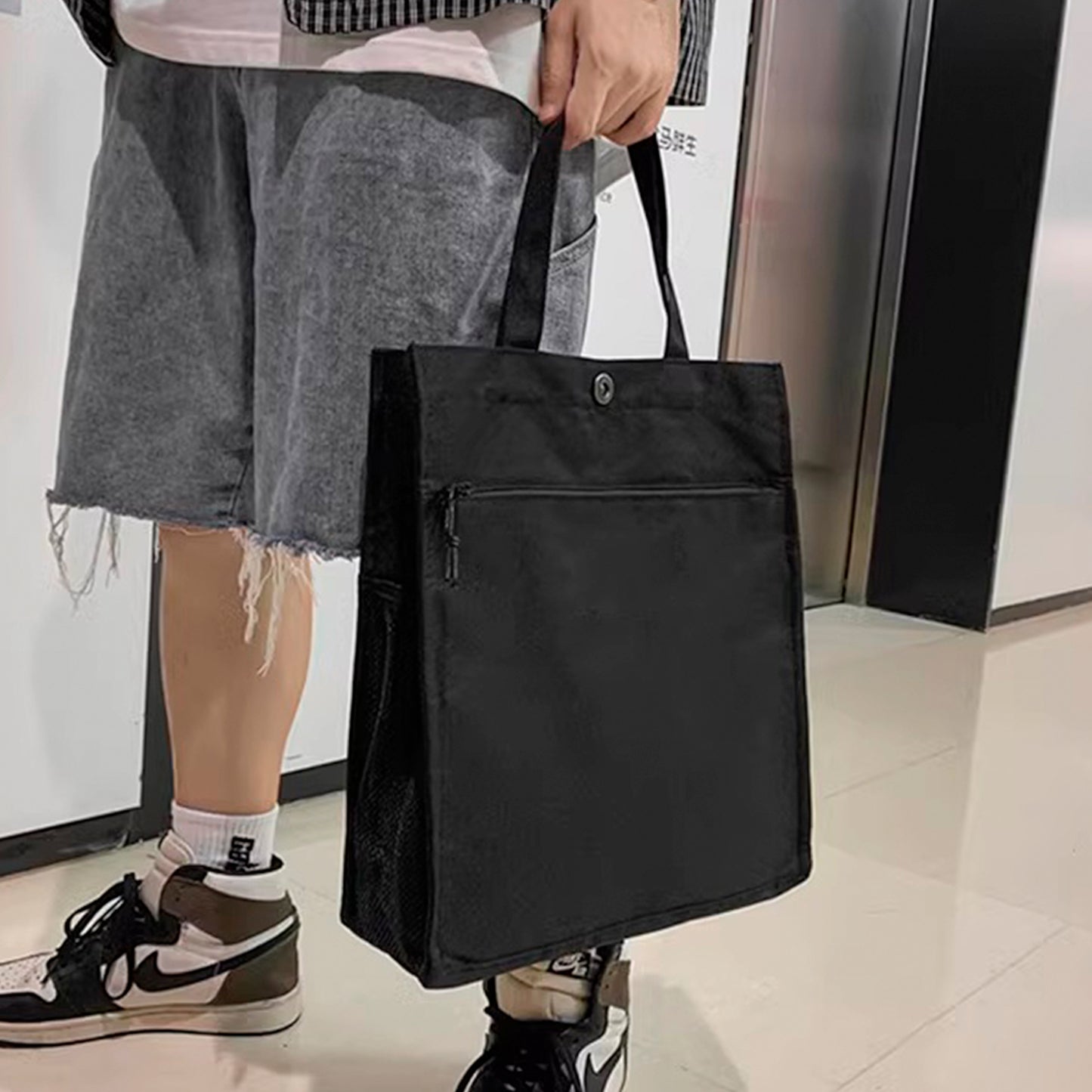 Nelipo tote bags