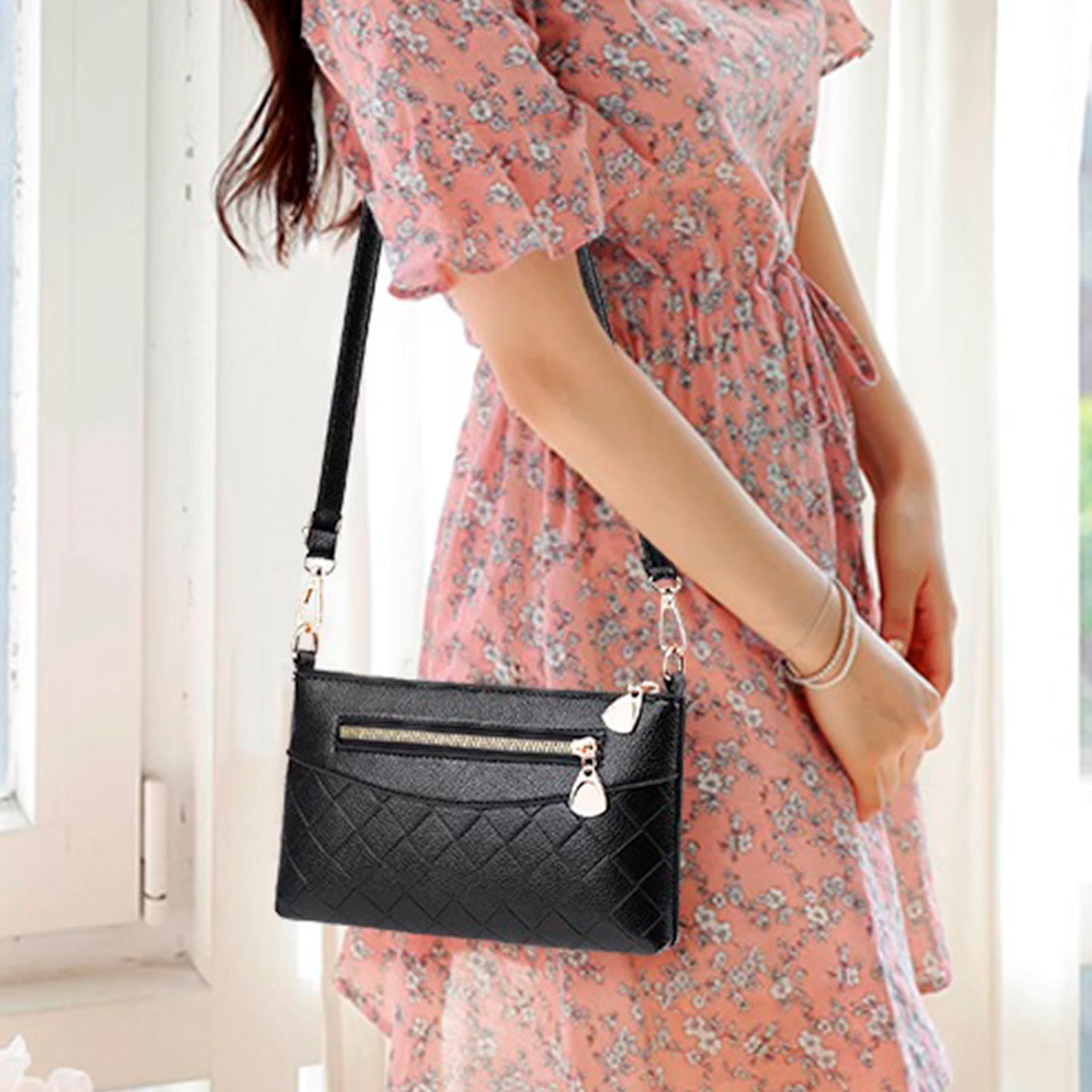Nelipo wrist mounted carryall bags
